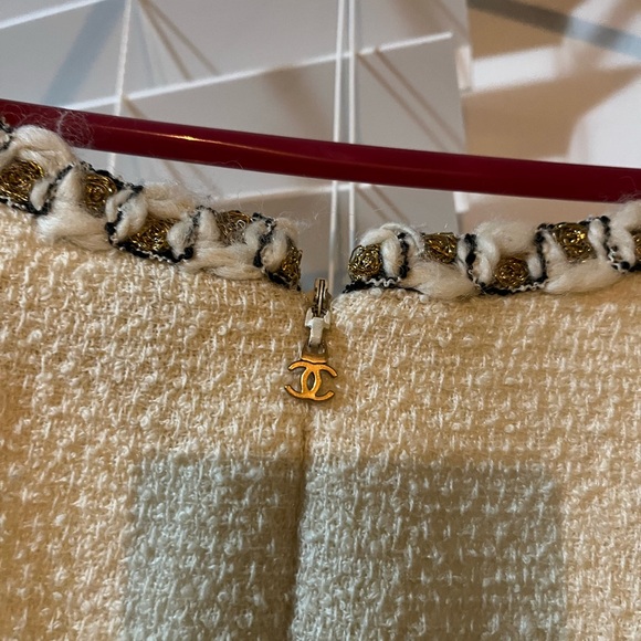 VINTAGE CHANEL Cream Tweed dress - Picture 5 of 7